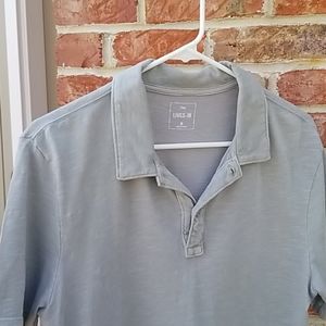 Mens GAP knit short sleeved collared gray shirt.